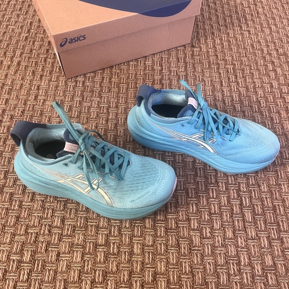 Asics Women's Gel Nimbus 27 Running Shoes - Picture 8 of 15